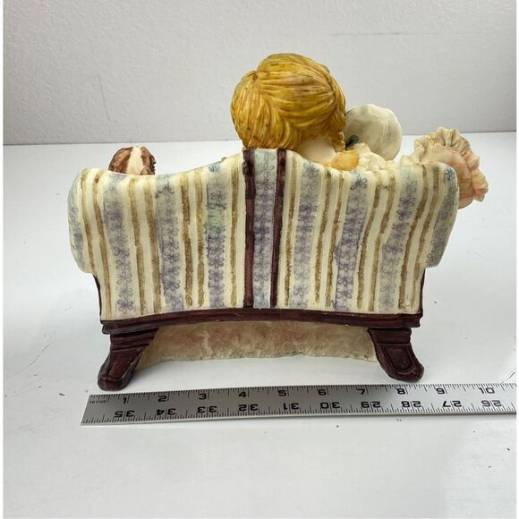 Vintage Mother Sleeping w/ Children & Dog on the Couch Figurine Resin Rare BE202 - Picture 6 of 7